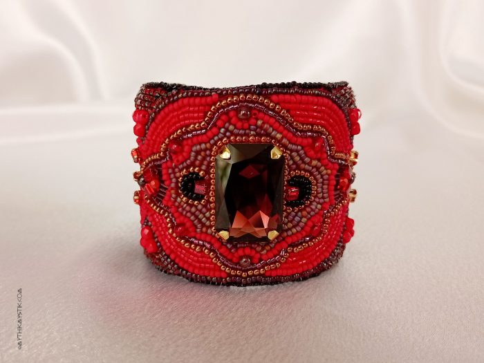 Beautiful Erzebeth cuff