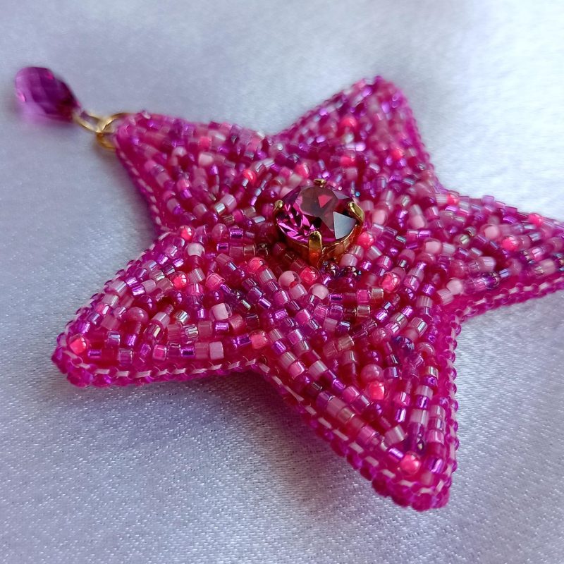 broche en perles