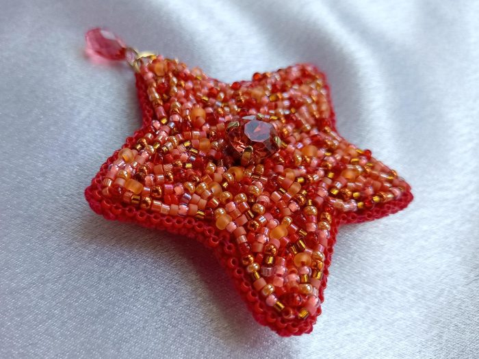 broche en perles