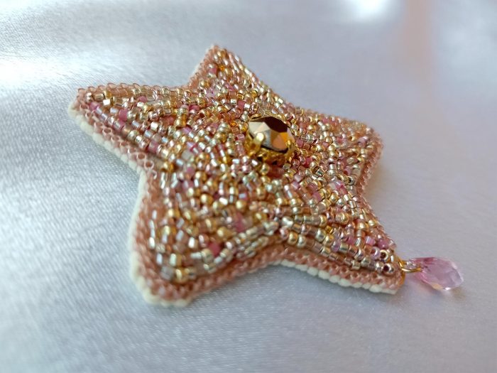 broche en perles