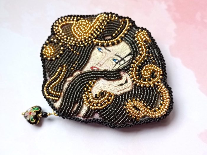 Gorgon Brooch - Image 3