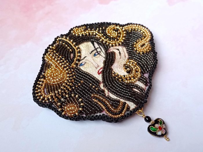 Gorgon Brooch - Image 6