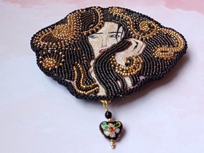 Gorgon Brooch - Image 5